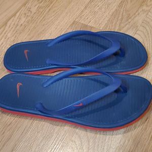 Nike men's size 8 shower shoes flip flops